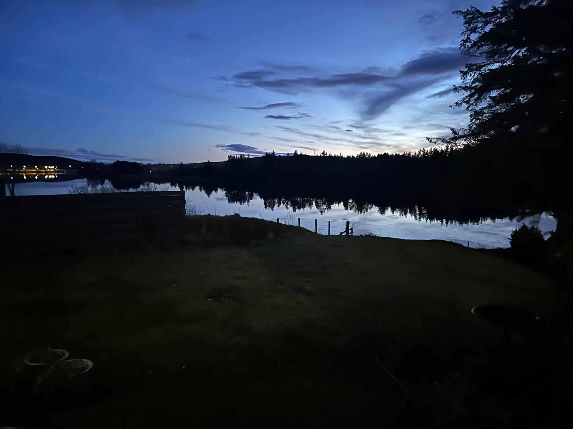Lochside Lodge Pod Лейрг Екстериор снимка