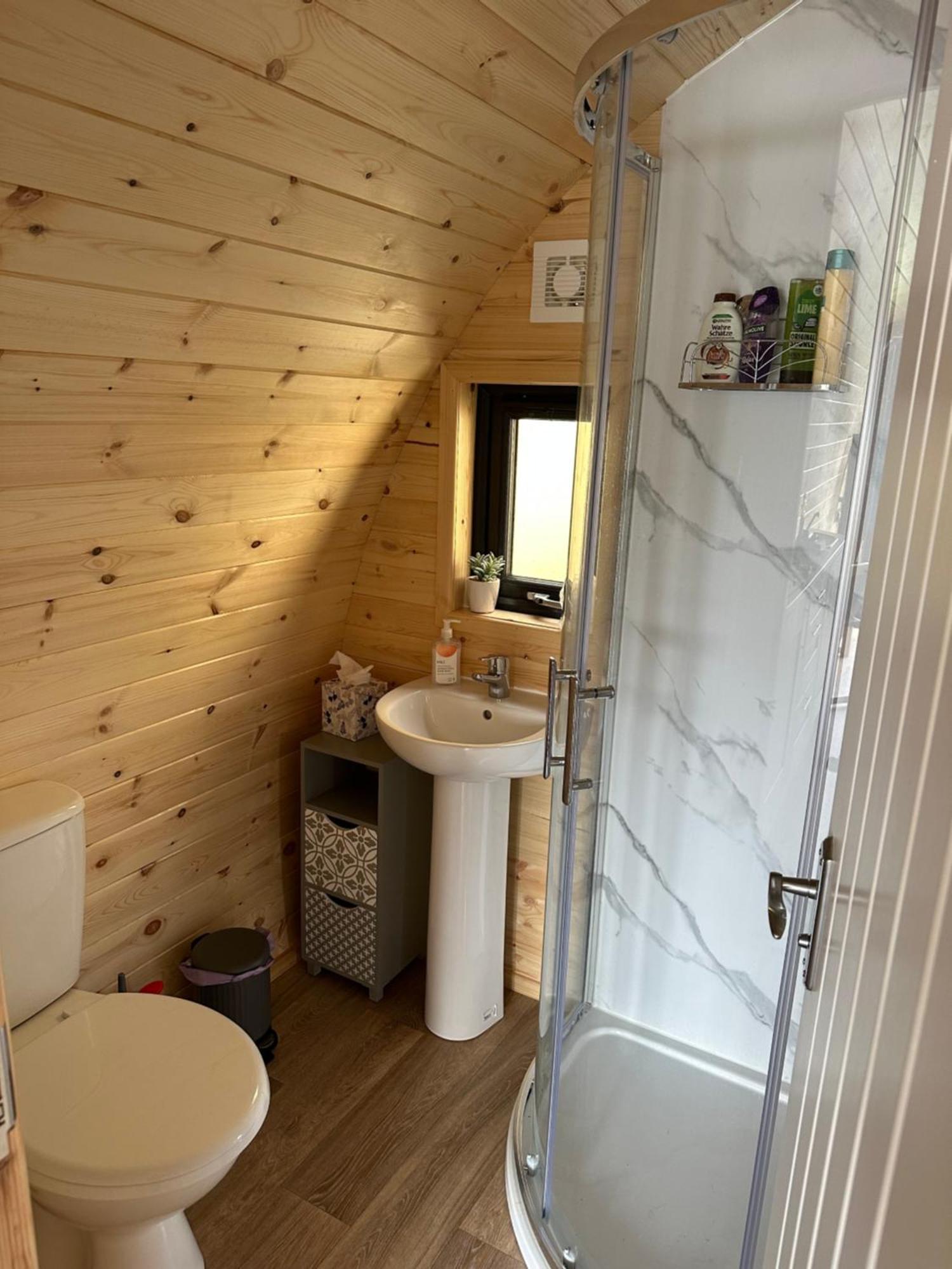 Lochside Lodge Pod Лейрг Екстериор снимка